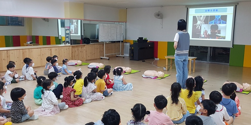 서울의 한 유치원에서 원생들이 수업을 받고 있다./서울경제DB
