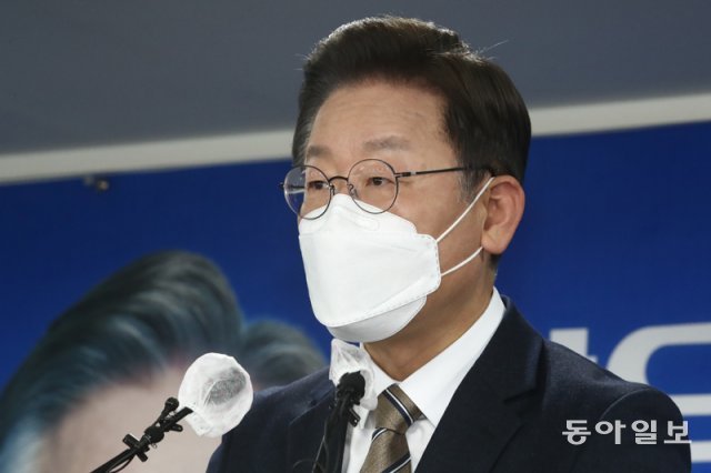 더불어민주당 이재명 대선 후보가 26일 서울 여의도 중앙당사에서 기자회견을 하고 있다. 사진공동취재단