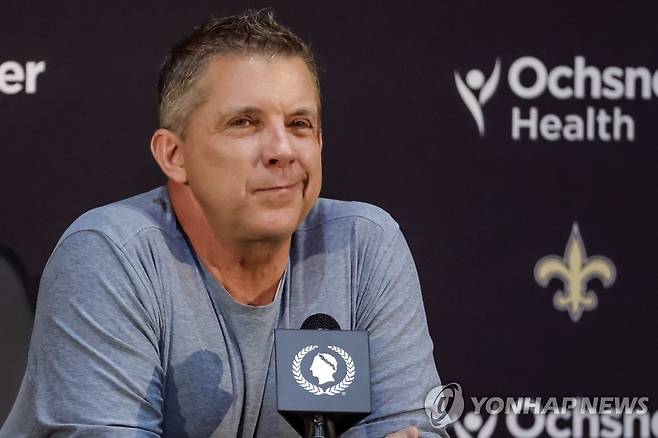 기자회견하는 숀 페이튼 감독 [AP=연합뉴스]