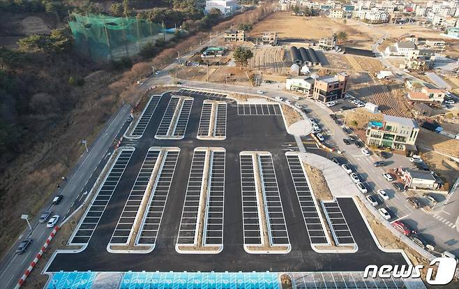 제천 의림지 수리공원 주차장이 공사 1년여만에 완공돼 일반 시민에게 개방됐다.(제천시 제공)© 뉴스1