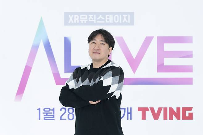 ▲ 이선우 PD가 27일 티빙 오리지널 '얼라이브' 제작발표회에 참석해 포즈를 취하고 있다. 제공|티빙