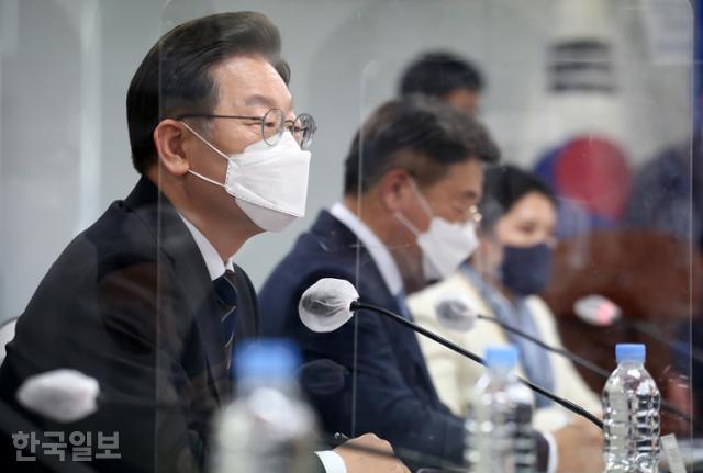 이재명 더불어민주당 대선후보가 28일 서울 용산구 대한의사협회를 방문해 모두발언을 하고 있다. 국회사진기자단