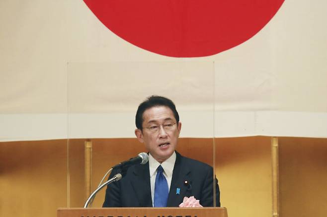 기시다 후미오 일본 총리가 5일 도쿄에서 열린 기업인 신년 하례회에 참석해 연설하고 있다. AP연합뉴스