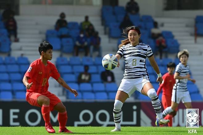 24일 인도 푸네 시리시브 차트라파티 스포츠종합타운에서 열린 2022 아시아축구연맹(AFC) 아시안컵 C조 2차전 대한민국과 미얀마의 경기에서 조소현이 드리블을 하고 있다. (대한축구협회 제공) 2022.1.24/뉴스1 © News1 임세영 기자