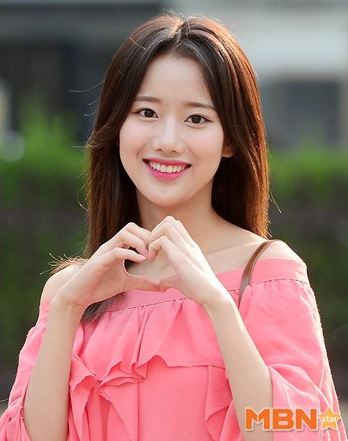 에이프릴 이나은 자필편지 사진=DB