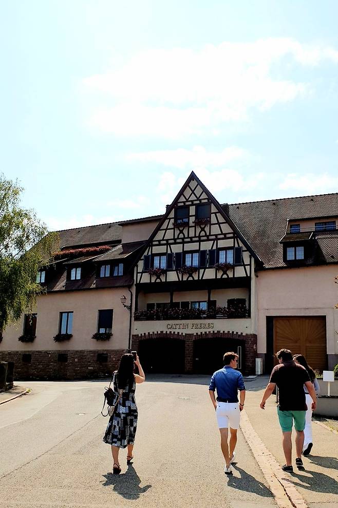 조셉 까땅 셀러 전경.