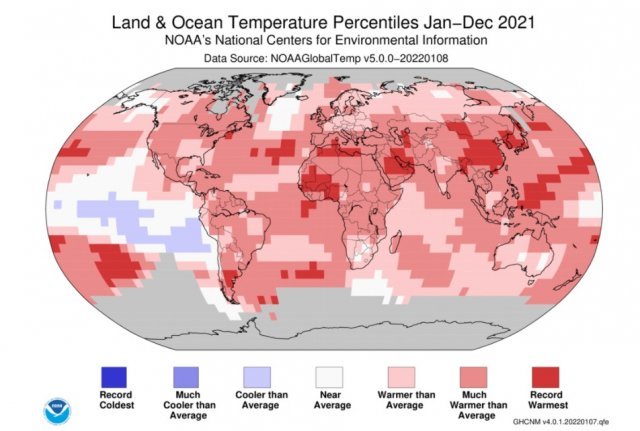미국 국립해양대기청(NOAA)이 분석한 지난해 지구표면 온도. 역대 가장 따뜻했던 지역일수록 빨간색으로, 차가운 지역일수록 파란색으로 표시했다. 한국을 포함한 아시아와 유럽, 아프리카 일부 지역이 빨갛게 표시돼 있다.