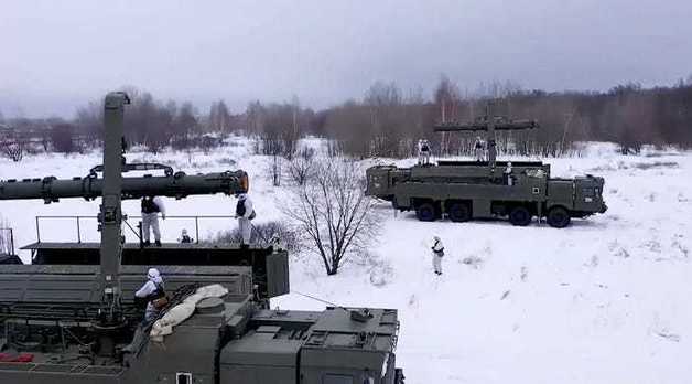 러시아 국방부가 25일(현지시간) 우크라이나 국경에서 군사 훈련을하는 영상을 공개했다. (러시아 국방부 홈페이지 갈무리). 뉴스1