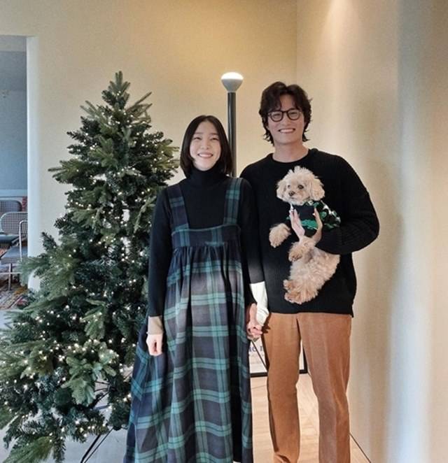 공간 디자이너 임성빈이 배우 신다은의 임신 발표 2달 만에 음주운전 혐의로 입건돼 대중의 지탄을 받고 있다. /신다은 SNS