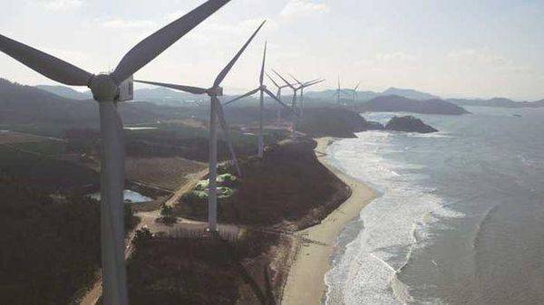 SKE&S가 전남 신안군에서 운영 중인 신안그린에너지 풍력발전소./SKE&S 제공