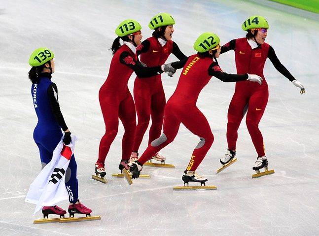 2010 밴쿠버 동계올림픽 쇼트트랙 여자 3000m 계주에서 대한민국 대표팀이 1위로 골인했지만 실격 판정으로 인해 중국이 금메달을 획득했다. ⓒ 뉴시스