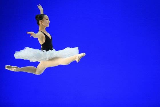 5일(현지시간) 끝나는 세계적 발레 콩쿠르인 프리 드 로잔(Prix de Lausanne)엔 올해도 다수의 한국인 출전자들이 기량을 겨루고 있습니다. 사진은 그 중 한 명인 김시현 학생. EPA=연합뉴스