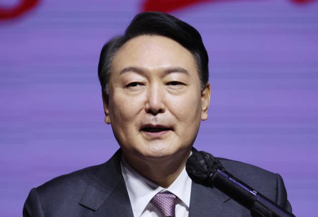 윤석열 국민의힘 대선 후보가 6일 오후 광주 서구 김대중컨벤션센터에서 열린 광주선대위 필승결의대회에서 발언하고 있다./연합뉴스