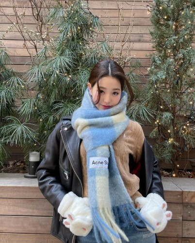 IVE Jang Won-young has unveiled the latest charm that stands out.Jang Won-young posted several photos on his 6th day with his rabbit and heart emoticons without any comment.The photo shows Jang Won-young posing.Jang Won-young, who looked stylish in jeans and a black leather jacket, captivates her eye with a Barbie doll-like figure and a lovely baby face.Jang Won-youngs visuals, which emit both pure and cute charms, showed fans responding that they are sisters are pretty, angel, and cute rabbit princess.Meanwhile, Jang Won-young is active as KBS 2TV Music Bank MC; also, his group IVE is popular with the debut song Eleven (ELEVEN).