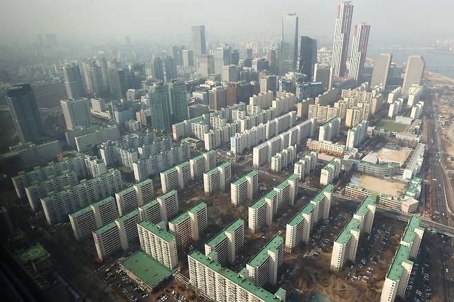 지난달 서울 63스퀘어에서 바라본 시내 아파트 모습 / 연합뉴스