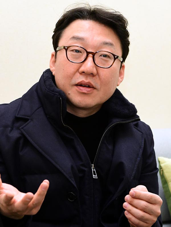 부산출판문화산업협회 장현정 회장이 지역 출판계의 현실을 설명하고 있다.  여주연 기자