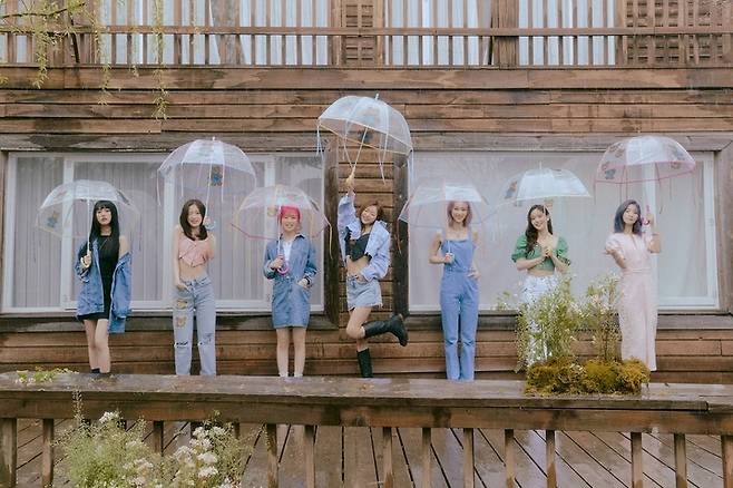 [서울=뉴시스] 오마이걸 2022.02.07. (사진= WM엔터테인먼트 제공) photo@newsis.com *재판매 및 DB 금지 *재판매 및 DB 금지