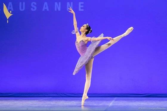 지난 6일 세계적 발레 콩쿠르 무대인 프리 드 로잔(Prix de Lausanne) 무대에서 '라일락 요정' 작품을 선보이는 최연서 학생. [Prix de Lausanne, ©Gregory Batardon]