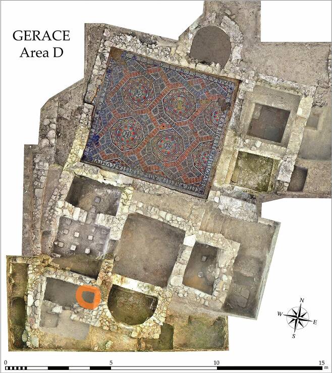 2016~2019년 발굴된 이탈리아 제라체 로마 목욕탕 유적지. 1500년 전 로마인의 요강은 사진 아래쪽 온돌 아궁이가 있는 공간(주황색 원)에서 나왔다./Journal of Archaeological Science: Reports