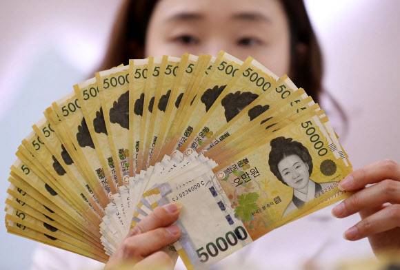 한국 원화, 세계 6대 기축통화 편입되나. 서울신문 DB