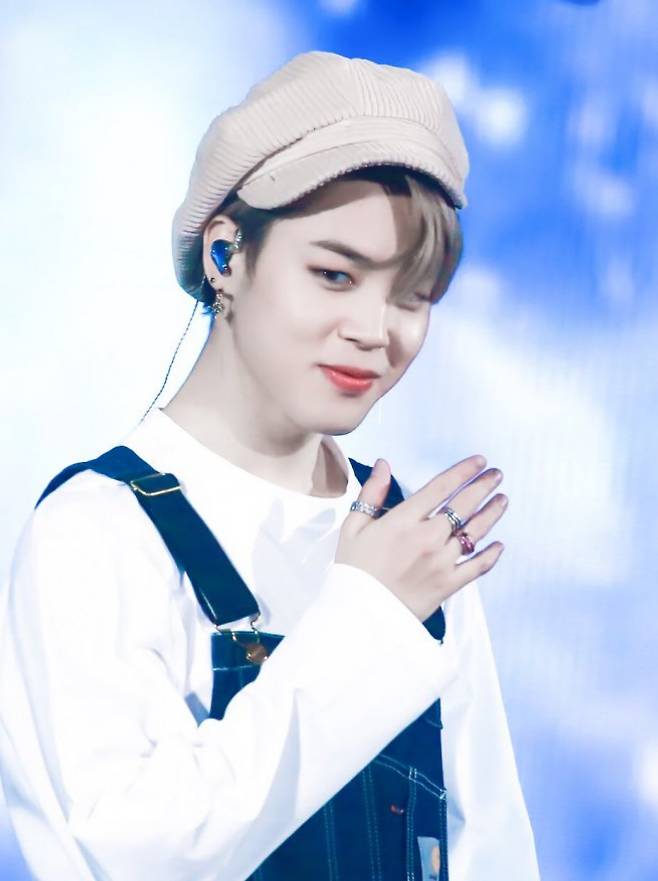 '100점 만점' 방탄소년단 지민 실물, 톱모델 청혼에 스태프도 홀딱♥..'미소천사 솜뭉치' 영접 후기