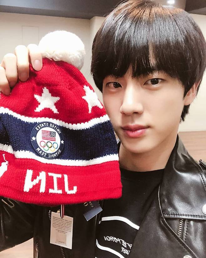 "너무 잘생겨서 비현실" 방탄소년단 진 실제 미모에 놀란 美스태프 후기