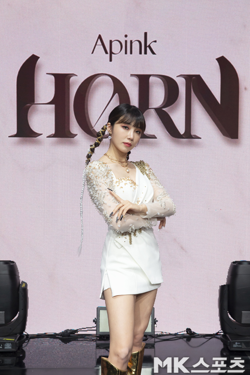 On Friday afternoon, a 10-year-old special album Showcase by girl group Apink was held.Apink Jung Eun-ji has photo time ahead of ShowcasePhoto: Ist Entertainment Provides
