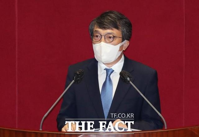 김의겸 더불어민주당 의원은 15일 윤석열 국민의힘 대선 후보와 배우자 김건희 씨가 이른바 '엽기 굿판' 행사에서 연등을 달았다며 '무속 논란'을 거듭 주장했다. /남윤호 기자