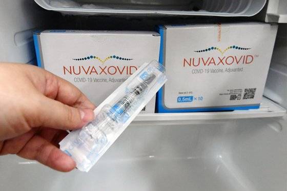 정부는 14일부터 만 18세 이상 성인 가운데 미접종자와 고위험군을 대상으로 미국 노바백스사의 코로나19 백신 '뉴백소비드프리필드시린지' 접종을 시작했다. 뉴스1.