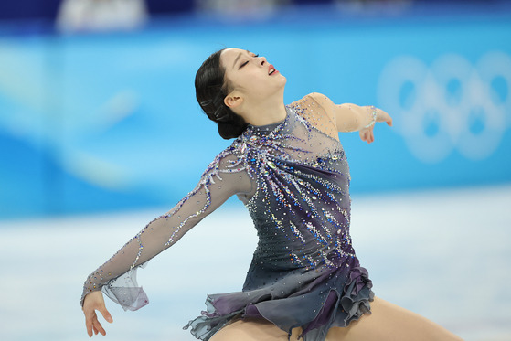 You Young performs an Ina Bauer in the women's figure skating short program at the 2022 Winter Olympics on Tuesday at Capital Indoor Stadium in Beijing. [AP/YONHAP]