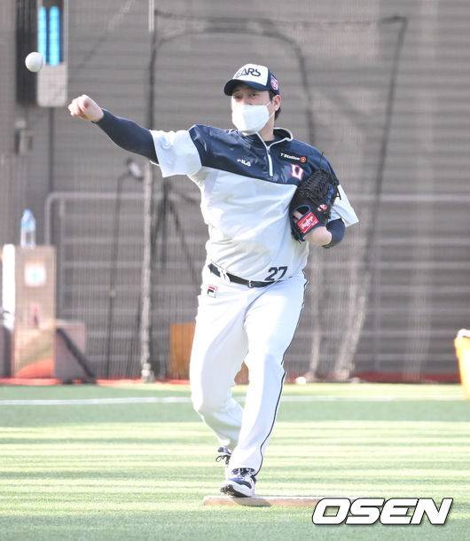 [OSEN=이천,박준형 기자]두산 김강률이 수비훈련을 하고 있다.. 2022.02.08 / soul1014@osen.co.kr