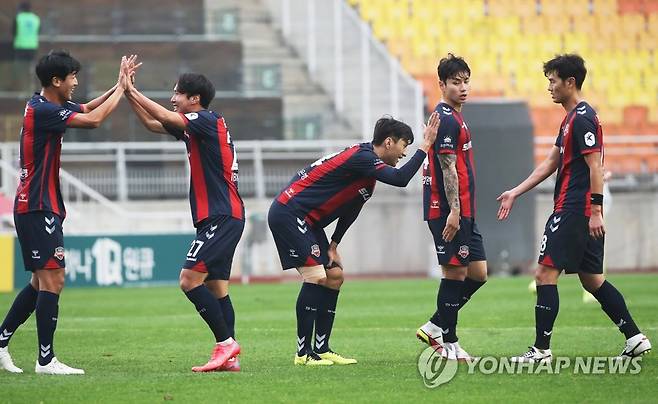 수원FC 선수들 [연합뉴스 자료사진]