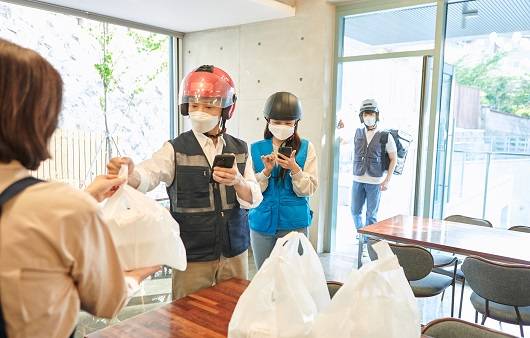 배달 수요가 급증한 지금, 끼니 해결에만 급급해 하지 말고 건강과 환경까지 돌아봐야 한다