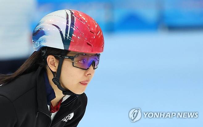 [올림픽] 생각에 잠긴 김보름 (베이징=연합뉴스) 한종찬 기자 = 김보름이 16일 중국 베이징 국립 스피드스케이팅 경기장(오벌)에서 열린 스피드스케이팅 공식 훈련에서 잠시 생각에 잠겨있다. 2022.2.16 saba@yna.co.kr