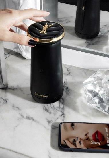 로레알은 AI 기반 개인 맞춤형 스마트 틴트 디바이스 '루즈 쉬르 메쥬르'를 출시했다. [사진 로레알]