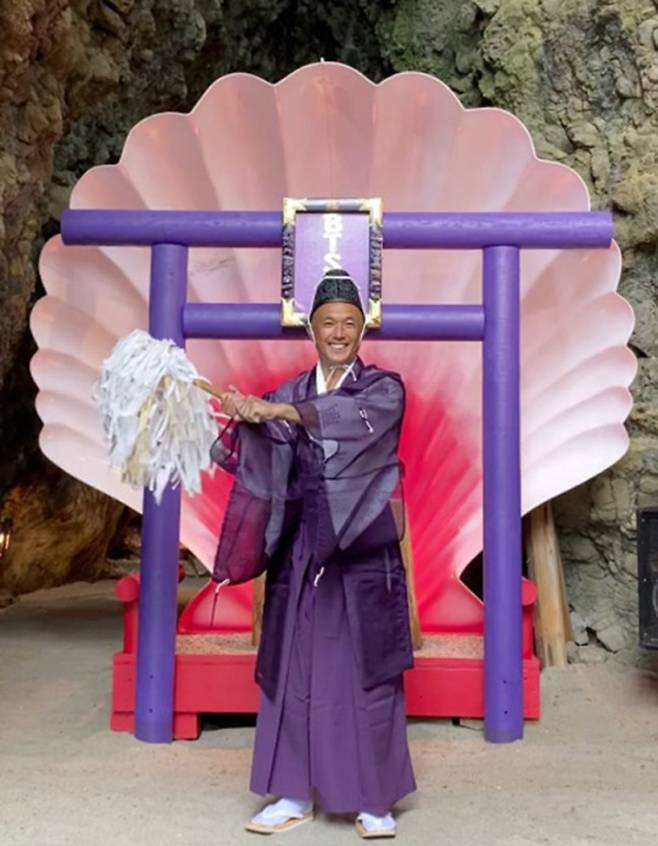 ▴ BTS 음악에 맞춰 춤을 추는 신주