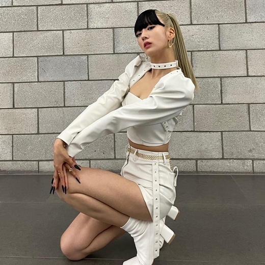Girls group Apink member Yoon Bomi (29) showed off her unconventional hairstyle.Yoon Bomi posted a picture on Instagram on Sunday, writing, #The show #Panda1 Atrophy.Its a picture of Yoon Bomi in a white stage costume posing in various ways on the floor - pictures of Yoon Bomis unique playfulness.Most of all, the eye-catching hairstyle of Yoon Bomi is a style that is tied up with bright gold hair up, but only the bangs that are cut in a straight line are black.It is an extraordinary hairstyle with two colors coexisting, and the beauty of the beautifully digested Yoon Bomi is impressive.Meanwhile, Apink, which Yoon Bomi belongs to, is loved by her special album HORN (Hon) and comeback with her title song Dilemma (Dilemma).