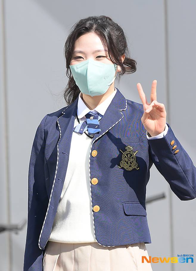 이유빈, 막내의 ‘러블리 브이 ’