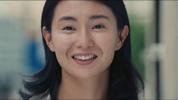 영화 ‘첨밀밀’ 속 장만옥. 이 영화에서 장만옥은 삶에 뿌리를 박고 피어오르는 아름다움이란 어떤 것인지 보여주었다. 최고의 아름다움이란 그런 것이었다.