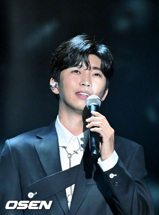Lim Young-woong was crowned the Trot Singer category (February).According to the data analysis of February Trot Singer brand reputation released by Korea Corporate on February 27, Lim Young-woong was overwhelmingly ranked first and achieved the record of 14 consecutive months.For the analysis of big data on the brand reputation of the trot singer, RAND Corporation extracted 58,352,590 big data of the trot singer brand from January 27 to today (February 27) and measured them by using the consumers participation in the trot singer brand, JiSoo, JiSoo, and CommunityJiSoo. I analyzed the brand reputation JiSoo.Compared to 60,883,743 brand big data in January, it decreased by 4.16% p.The Lim Young-woong brand, which ranked first, was ranked as JiSoo 6,777,384, with JiSoo 1,243,354 media JiSoo 3,363,859 communication JiSoo 1,129,663 CommunityJiSoo 1,040,508.Compared with the brand reputation JiSoo 12,380,382 in January, it fell 45.26% p.Brand reputation JiSoo is an indicator created by brand big data analysis by finding out that consumers online habits have a great impact on brand consumption.Through the trot singer brand reputation analysis, it is possible to measure the positive evaluation of the trot singer brand, media interest, and consumer interest and communication.Brand reputation ranking recommendation JiSoo is included in the brand reputation algorithm as a weight.The Lim Young-woong brand, which ranked first in the Trot Singer brand reputation in February this year, showed a high score of recording, breaking, achieving in the link analysis, and love always runs away, gentleman and girl, YouTube was high in keyword analysis.In the analysis of the positive ratio, the positive ratio was 93.25%. DB