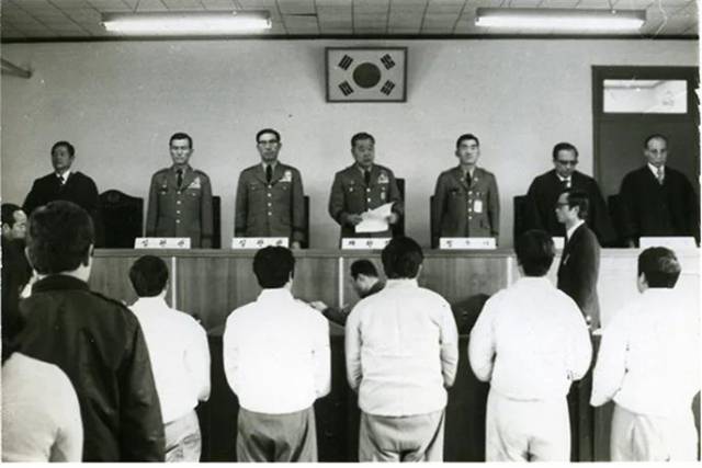▲긴급조치 4호 민청학련사건 비상고등군법회의 모습(1974년 7월)