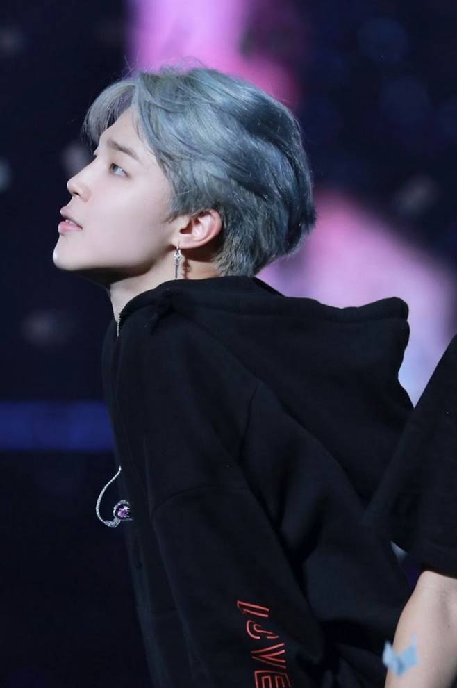 '숨막히게 잘생긴' 방탄소년단 지민 실물 증명 사진 10.."살아있는 예술품' 美매체 극찬