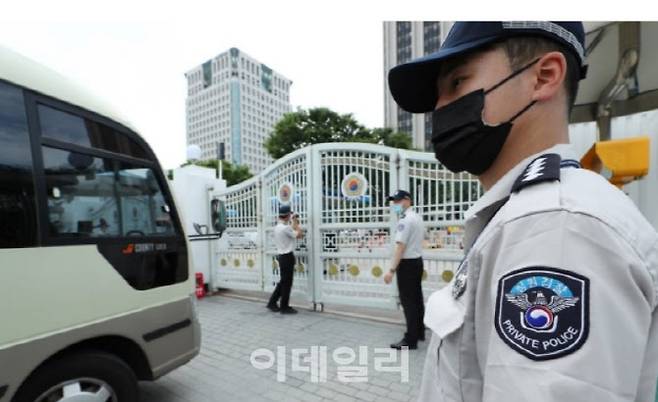 근무 중인 청원경찰 모습(사진=연합뉴스)