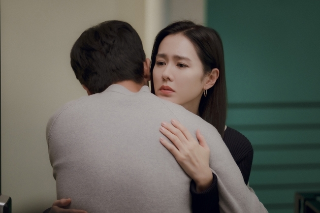 Hot hugs from Son Ye-jin and Yeon Woo-jin have been unveiled.In the fifth episode of the JTBC tree drama Thirty, Nine (playplayed by Yoo Young-ah/directed by Kim Sang-ho), which will be broadcast on March 2, the romantic healing of Cha Mi-jo (Son Ye-jin), who will be the painkiller of the sick Sun-woo Kim (Yeon Woo-jin), is depicted.In the last four episodes, Sun-woo Kim has visually confirmed his brother Kim So-won (An So-hee) working in a room salon.The unsuitable attire of his brother, who thought he was living hard as a pianist, shocked Sun-woo Kim.Kim So-won does not live as a family under one roof now due to Kim So-wons demand for a catastrophe, but Kim So-won is still a beloved brother and precious family to Sun-woo Kim so that the reason why he came to Korea after ending his American doctors life was to find his brother.So, Kim So-won reassured Sun-woo Kim by conveying a small current situation, but he drew a line when asked to know more about it.Sun-woo Kim was sad every time, but now he is not a younger brother and respects it.I could not believe that my brother, who was busy teaching the piano, was in the bar.As Cha Mi-jo saw the fight in front of the bar, it became a miserable day for Sun-woo Kim.I am wondering how Cha Mi-jo, who has always seen the sad side of Sun-woo Kim, who has always seen a bright figure, will accept this situation.In the meantime, Chamijo is interested in visiting Sun-woo Kim who is in sadness.I feel a deeper affection in the appearance of Sun-woo Kim, who was surprised by the unexpected visit of Chamijo in the public photo, and Chamijo, who warmly hugs me.Especially, as he sympathizes with the sadness of Sun-woo Kim, Cha Mi-jos expression of holding him is worried and sad.Sun-woo Kim has been comforting her with the news of her friends deadline after confessing to Chamijo at first sight.It has given me a lot of attention to the fact that I run together to make my frustration feel better and open a surprise event so that I do not fall into depression.Sun-woo Kims kindness, which is not just about his feelings but also for thinking about what he needs for Cha Mi-jo, is shaking up his wife as well as his wife.With Sun-woo Kim in sadness, Cha Mi-jo is expecting the broadcast to see how he will feel his pain and what kind of power he will be.