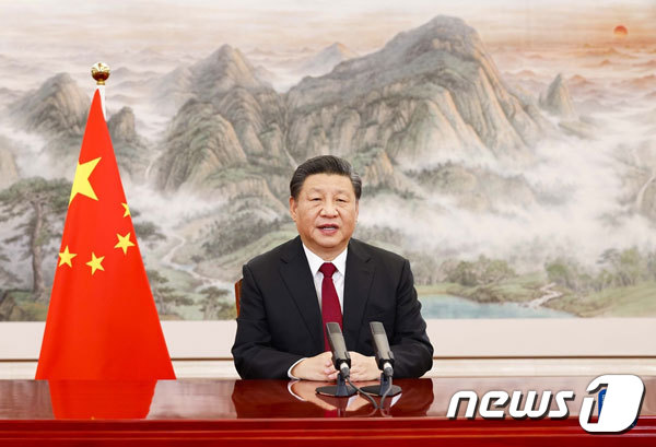 시진핑 중국 국가주석이 17일 2022년 다보스포럼에서 발표를 하고 있다 © 뉴스1