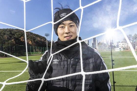 석연치 않은 이유로 2년 넘게 신트트라위던에서 경기에 나서지 못한 이승우는 '마음껏 뛰고 싶다'는 이유 하나로 K리그 무대로, 고향팀 수원FC로 건너왔다. 김현동 기자