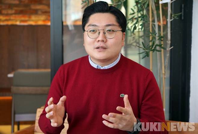 ▲청년 공약에 대해 설명하고 있는 국민의힘 이진원 청년보좌역.&nbsp; &nbsp;사진=박효상 기자