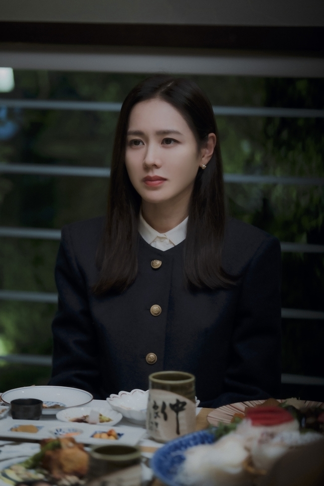 Son Ye-jins wiseness to turn against Yeon Woo-jin is set to shineIn the JTBC drama Thirty, Nine (playplayplay by Yoo Young-ah/director Kim Sang-ho/produced by JTBC Studios, Lotte Culture Works), Cha Mi-jo (Son Ye-jin) was caught at the scene where he was having dinner with his family of Sun-woo Kim (Yeon Woo-jin), and Cha Mi-jos eyes were clearly seen in a heavy-down atmosphere. Its shining. I dont want to know.In the photo released, there is a rigid figure of Kim So-won (An So-hee), who sees Sun-woo Kims unceasing expression and his fathers attention.Sun-woo Kim, who has not been disappointed with his father, and Kim So-won, who is only a wounded memory, can feel uncomfortable airflow.On the other hand, the expression of Chamijo, which has a hardness in his eyes, raises a strange curiosity.She is also having a hard time as she knows the first time to meet her boyfriends father who has just decided to date and the quickness of the Sun-woo Kim family.However, rather than being nervous, he is showing a determined appearance, and an exciting situation is foreseen.Sun-woo Kim was shocked to learn that his brother first demanded a break and that his father was the reason for his life.I was adopted by a wealthy family and lived on the piano, but I just knew that my brother was a wound that my father gave me, saying, I just knocked on chopsticks when I was an orphan.Chamijo was sick when he saw Sun-woo Kim, who was in a sense of self-defeating that he could not be a trustworthy brother because he knew that he loved his brother more than anyone else.She grew up in a nursery school and experienced two breaks and talked about her experiences with her family. Nevertheless, she relieved the burden of crushing Sun-woo Kim by representing Kim So-wons feelings that can not shake anxiety in one place.So, Sun-woo Kim, who has barely reached his mind, and his father, who has come without warning, and his brothers face-to-face are still worried that the fire of conflict will rise again before the wound is healed.In addition, when she saw Sun-woo Kims father at the end of the fifth episode, Cha Mi-jo, who projected her childhood, who was anxious for a moment, caught her and stopped her, and she was more excited about her wise response to how Cha Mi-jo would treat her father and reveal herself to Kim So-won.(Photo Provision = JTBC Studio