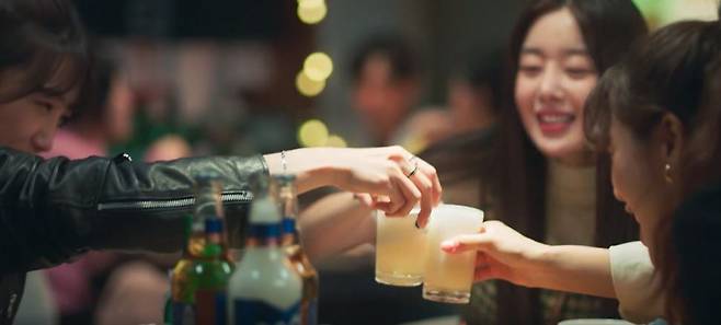 티빙 오리지널 콘텐츠 '술꾼 도시 여자들' 스틸컷. [티빙 제공]