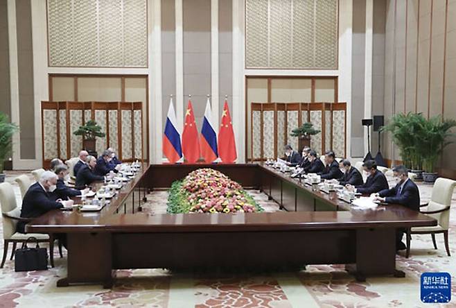 2월 4일 시진핑 중국 주석과 푸틴 러시아 대통령의 회담 장면 (출처=중국 외교부)]